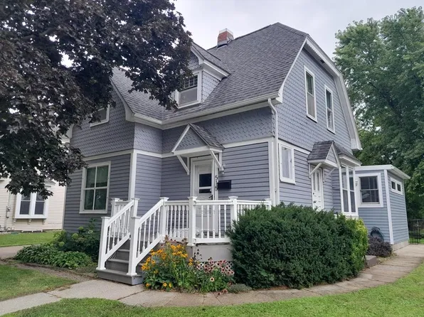 515 N 4th St, Platteville, WI 53818