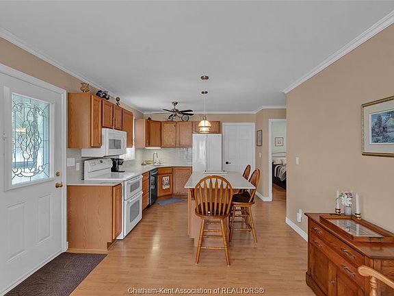 4th image of 37 Brock St