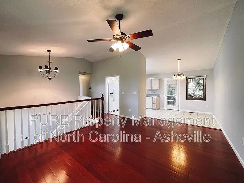 3 bed, 2.5 bath, $1,895 — Photo 3