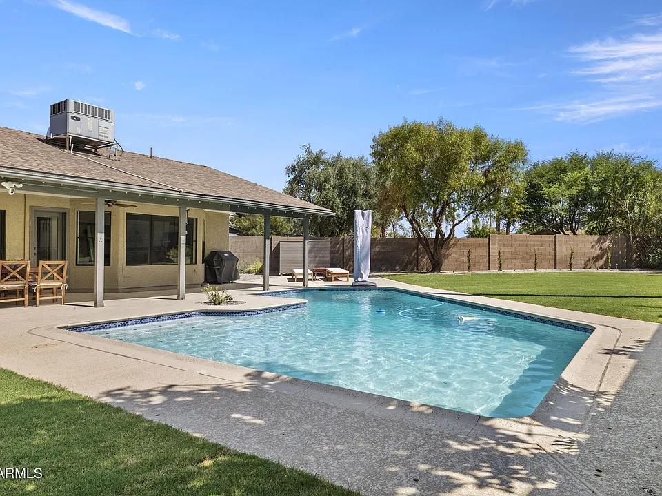 2601 E Sahuaro Dr