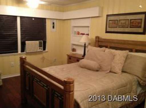 3rd image of 1195 Manette Cir