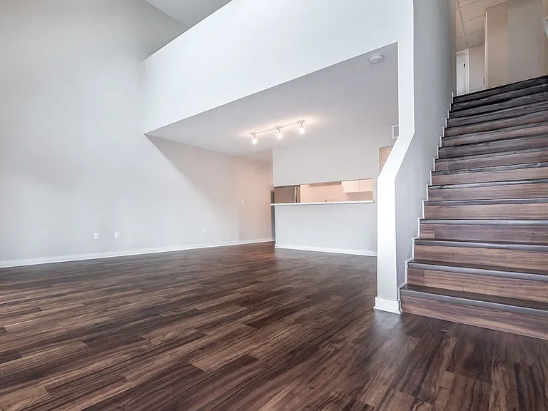 Beverly Plaza Apartments — Photo 23