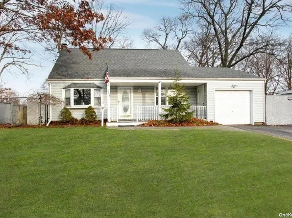 523 Pinto Street, Babylon, NY 11702