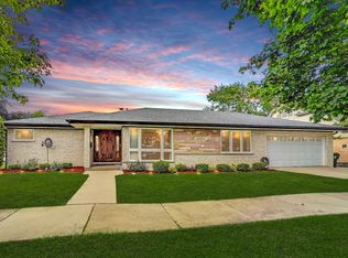 835 Tomawadee Dr, Park Ridge, IL 60068