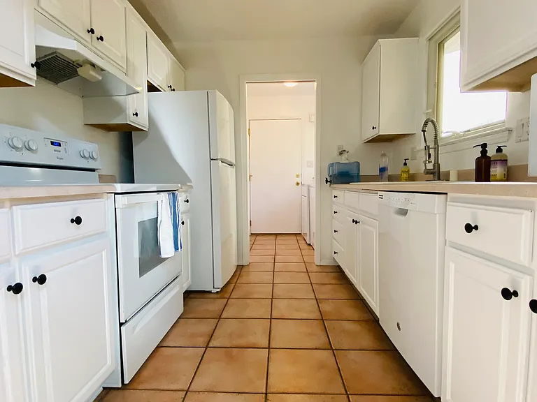 1729 Cliffside Dr NW — Photo 3