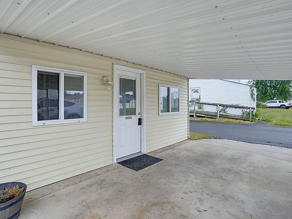 3rd image of 388 Shorty Ln