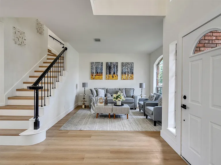 246 Cedar Elm Ln — Photo 2