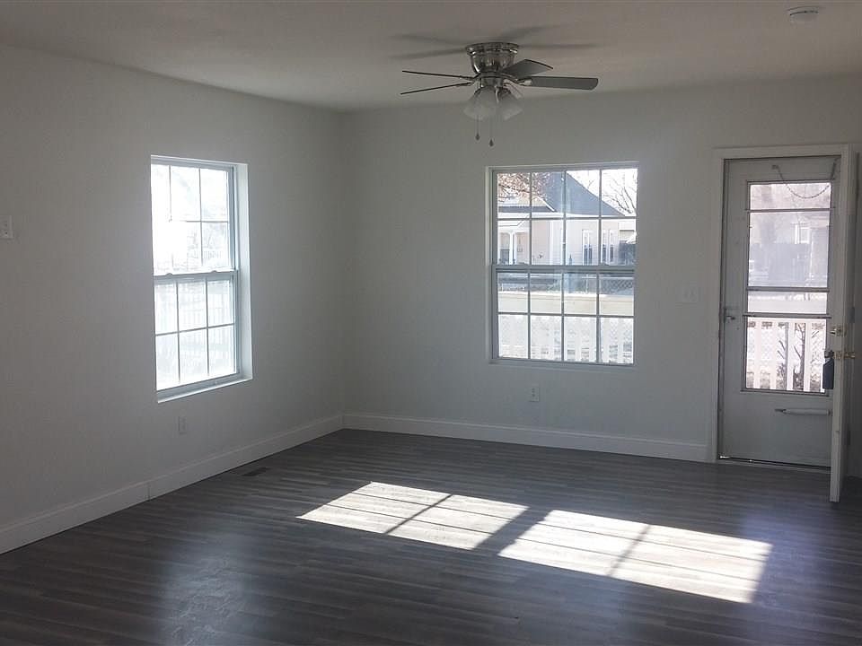 2nd image of 2046 N Park Pl