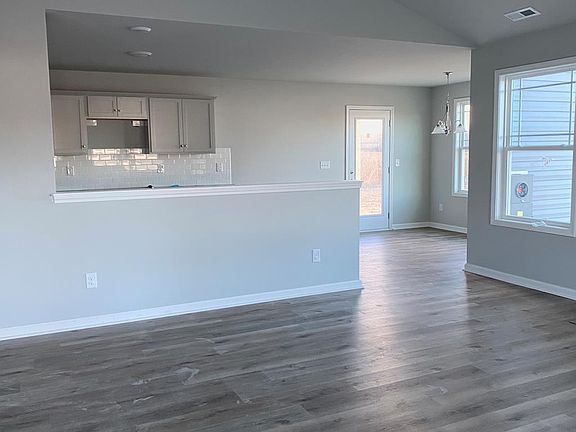 4th image of 115 Highland Park Dr