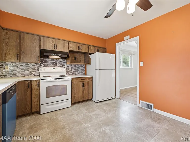 8512 Norborne Ave — Photo 11