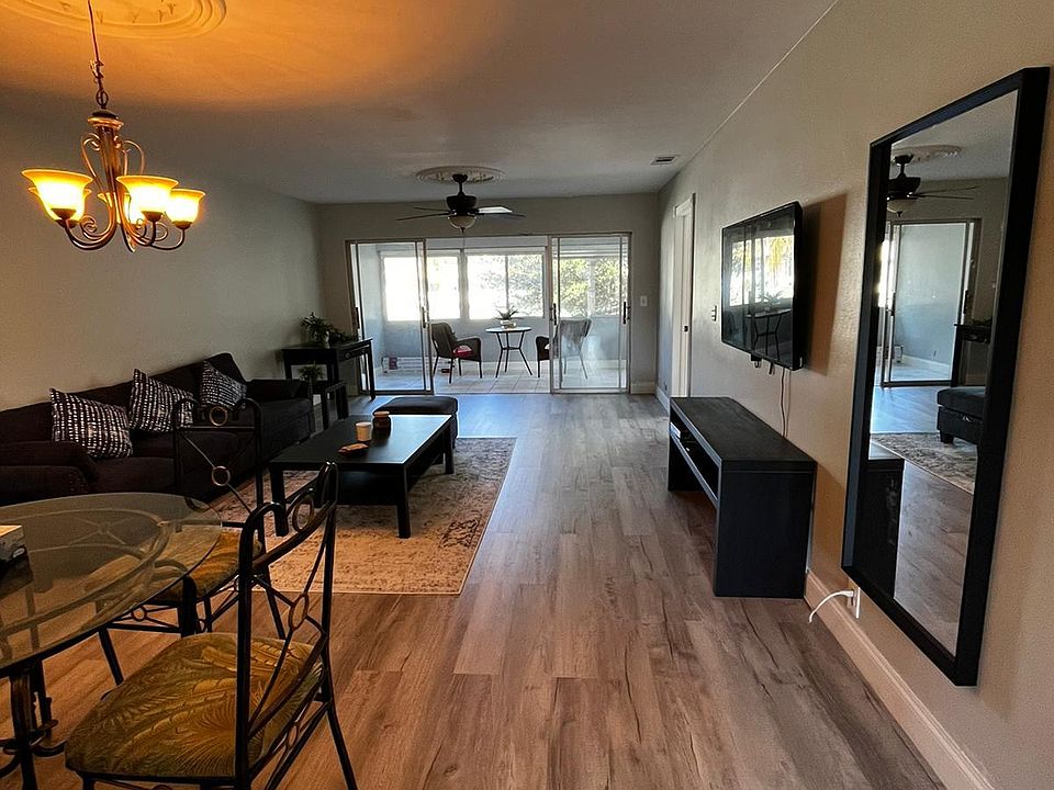 Living/Dining room combo