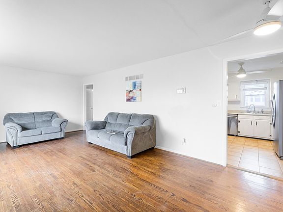3rd image of 4116 S Cottage Ave