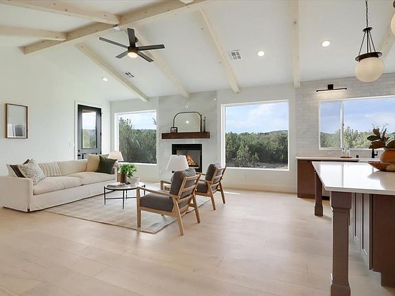 3rd image of 18 Concha Ct