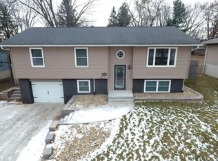 1125 Lilac Ln, Cedar Falls, IA 50613