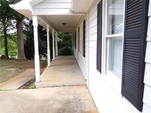 3rd image of 144 Grove Dr