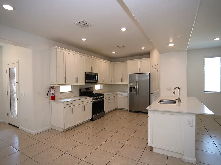 9210 W Willow Bend Ln — Photo 8