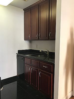 4th image of 57 E 77th St APT 9