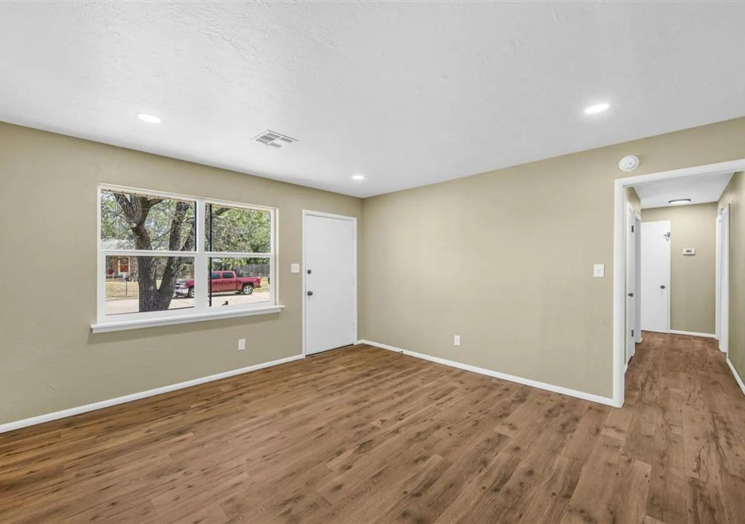 703 Se Sullivan Dr - Coming Soon! — Photo 3