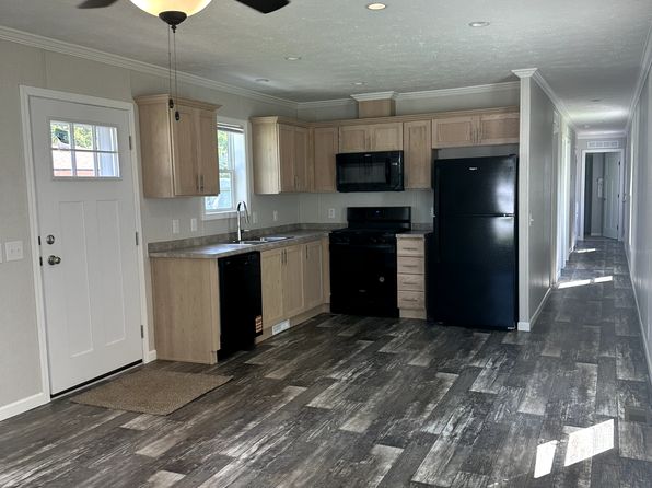 8 Diane Ct #121