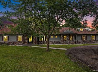 1282 Van Vleet Rd, Flushing, MI 48433