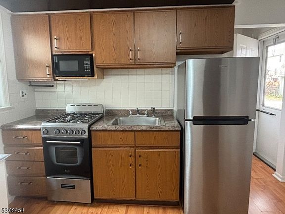 3rd image of 217 E Hanover Ave