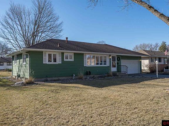 2nd image of 140 N Manitou Dr