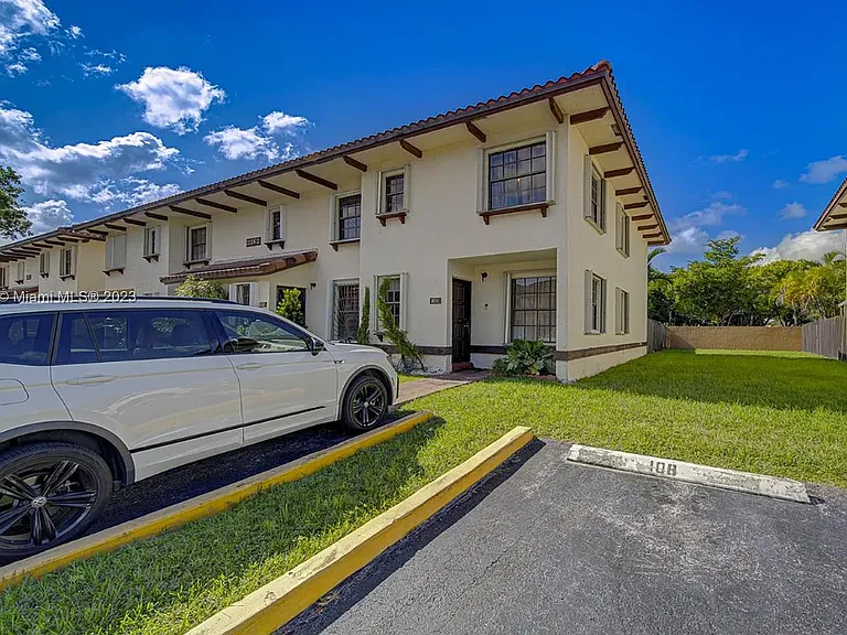 12262 SW 17th Ln #101-V — Photo 2