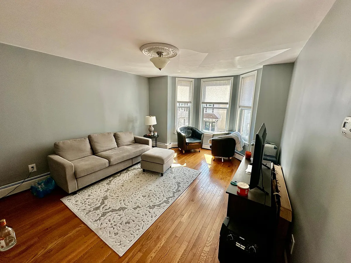 Building Photo - 150 L St #2