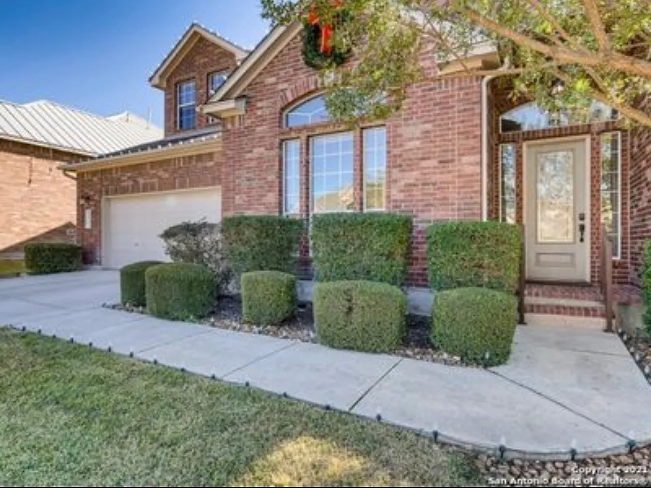 4 bed, 3528 sqft, $3,700 — Photo 2