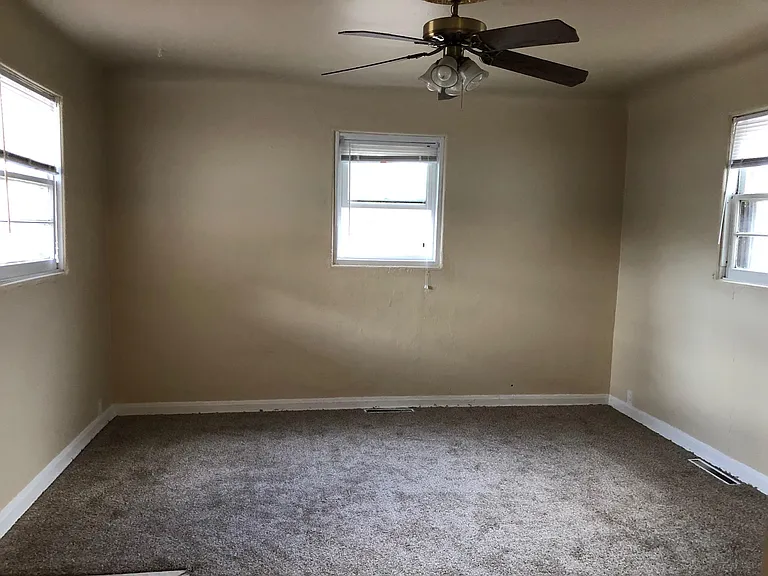 1643 E Abriendo Ave — Photo 8