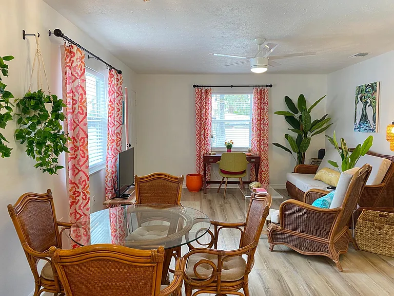 Living Area - Showing previous furnishings (currently unfurnished)