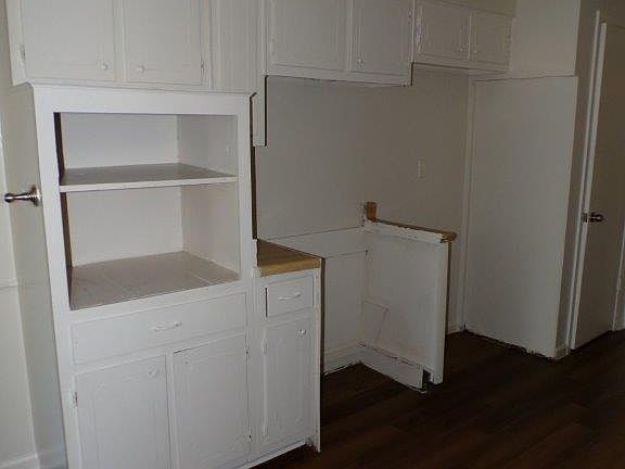3rd image of 3659 Naylor Dr