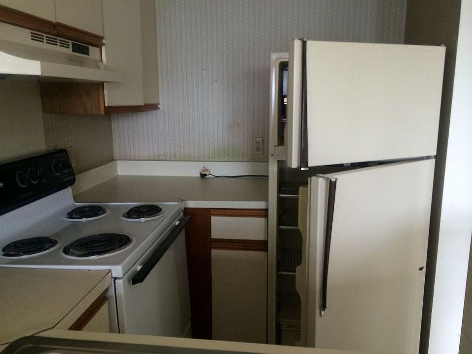 1st image of 1600 Park Cir #902-1