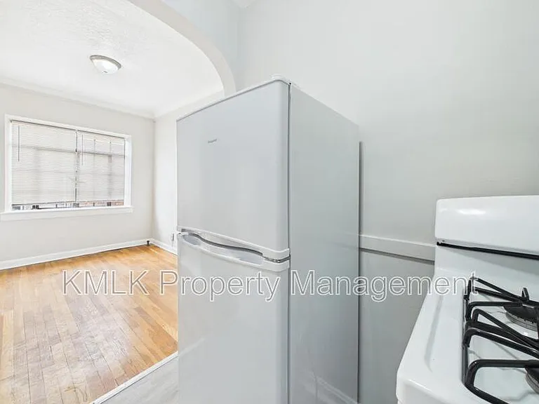 1352 Kenilworth Ave — Photo 18