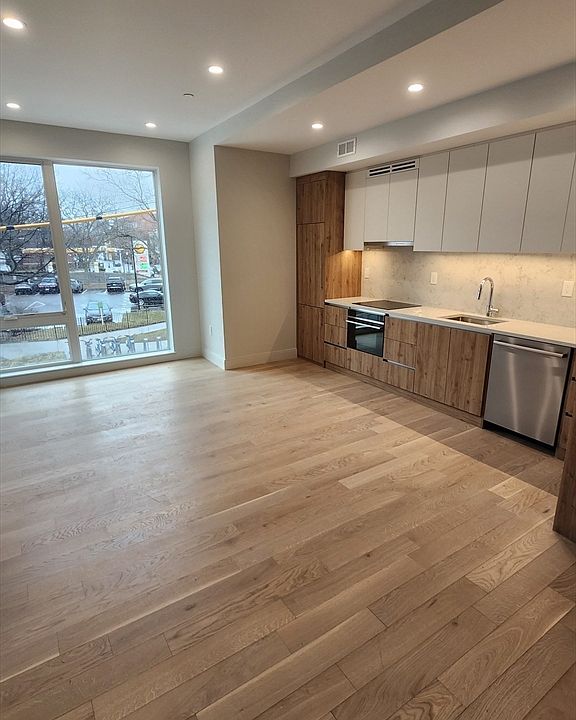1st image of 1065 Cambridge St #3