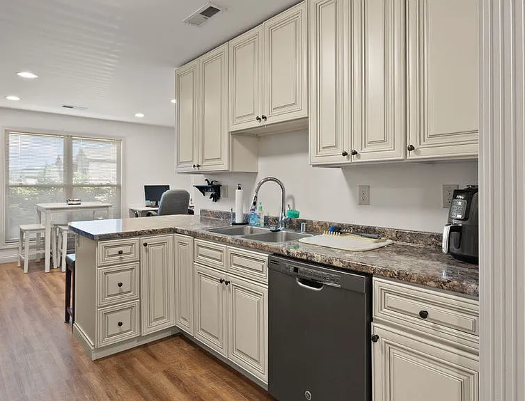 1 Charlotte Pl #1 — Photo 12