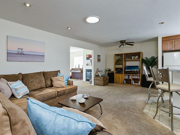 3rd image of 70 S Ashwood Ave