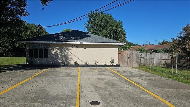 1st image of 924 Deslonde St APT B