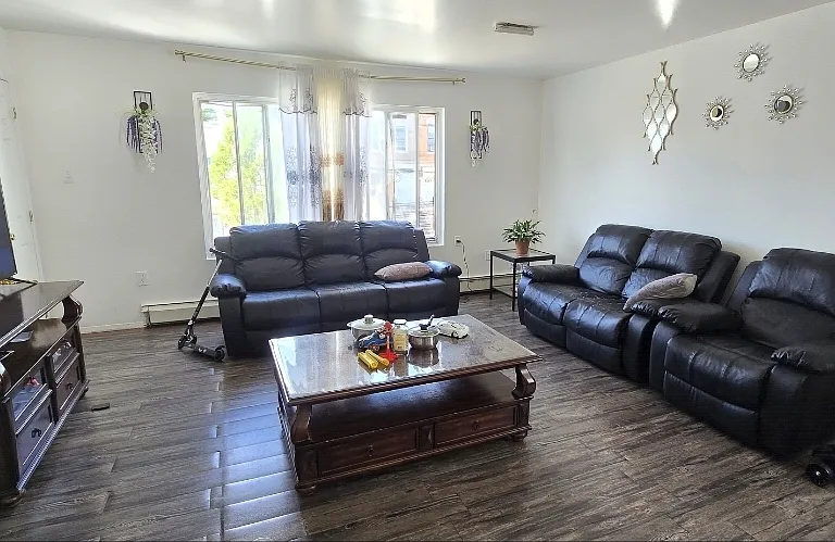 908 Belmont Ave #1B — Photo 2