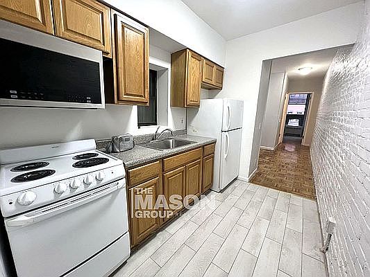 1st image of 335 W 43rd St #2S