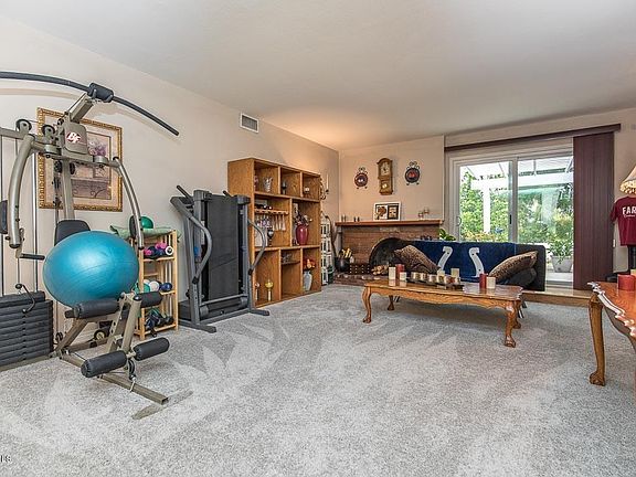 225 Dickenson-3