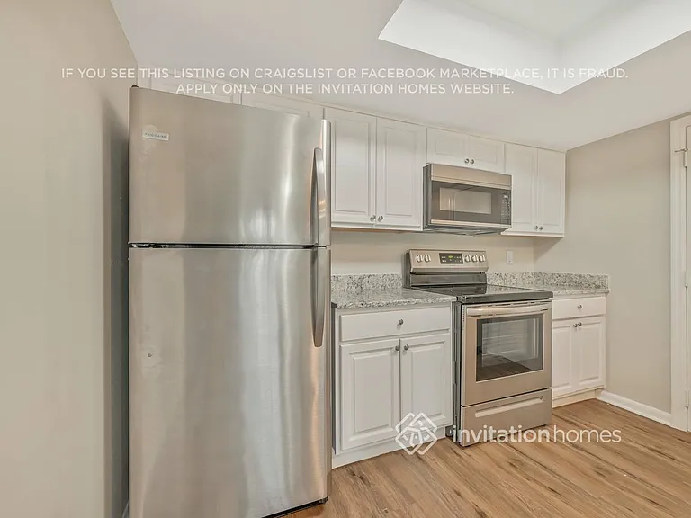 10425 Kingbrook Ln — Photo 13