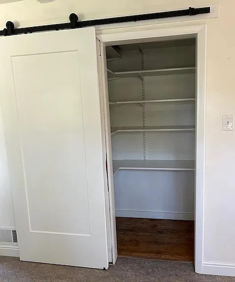 Walk in pantry (in kitchen)