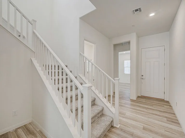 599 Clover Bar Ln — Photo 3