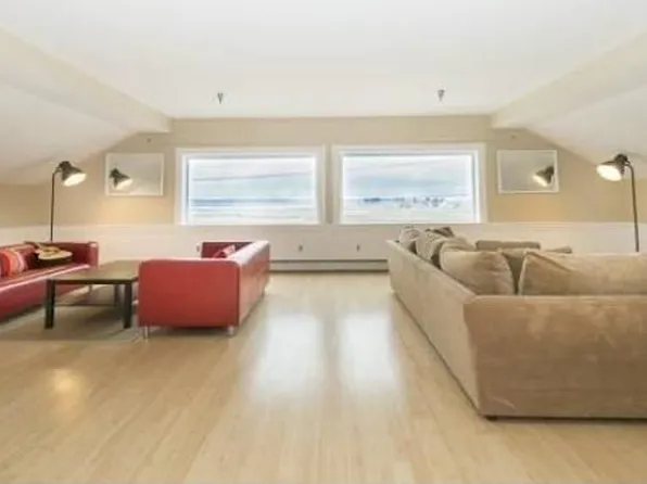 85 Brown Ave, Hampton, NH 03842