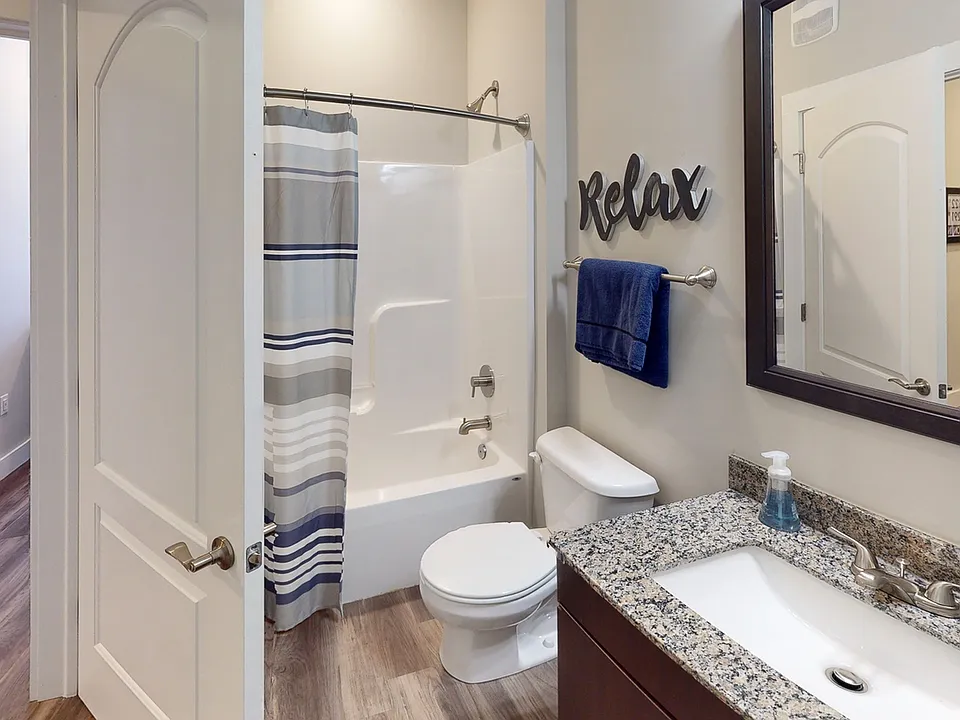 The-Quarters-Bloomington-4-BED-4-BATH-Bathroom