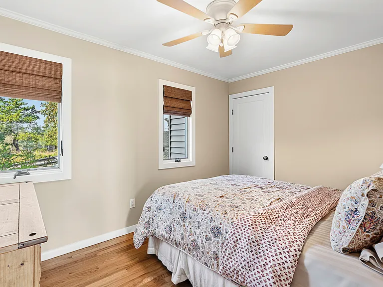 37 Sandgate Ln — Photo 13