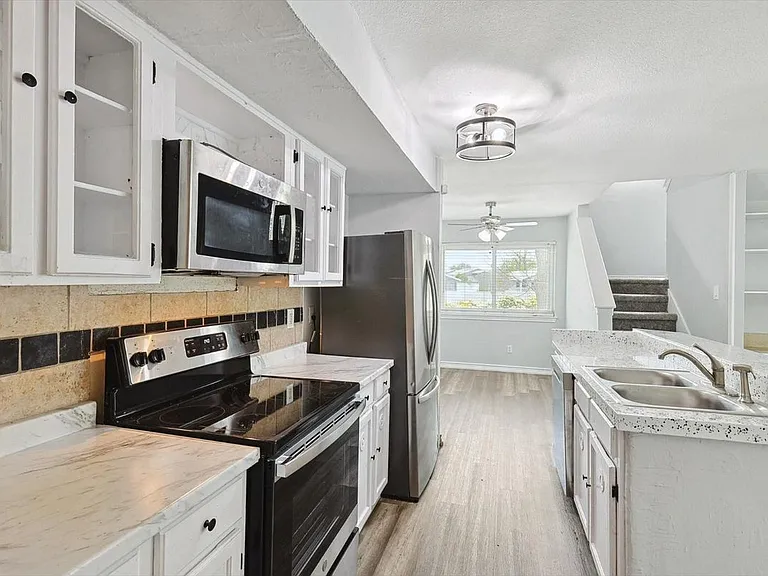 9805 Walnut St #C206 — Photo 3