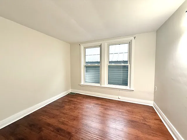 17 Thornton Ave #UPPER — Photo 6