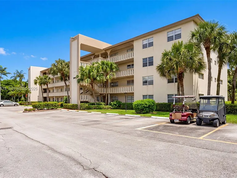 2401 Antigua Cir #E3 — Photo 17